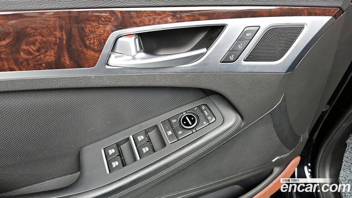 Hyundai Genesis 2016