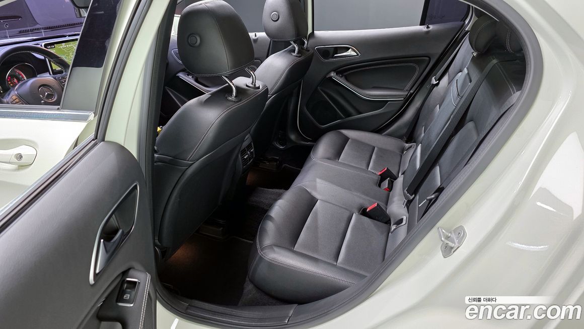 Mercedes-Benz GLA-Class 2016