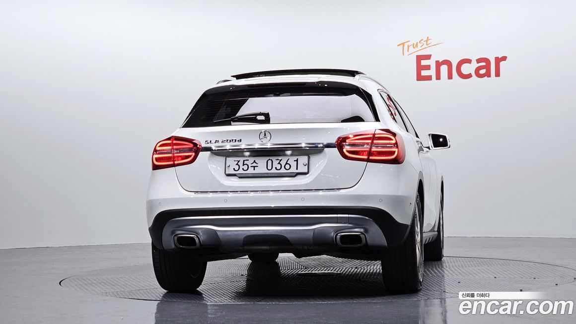 Mercedes-Benz GLA-Class 2016