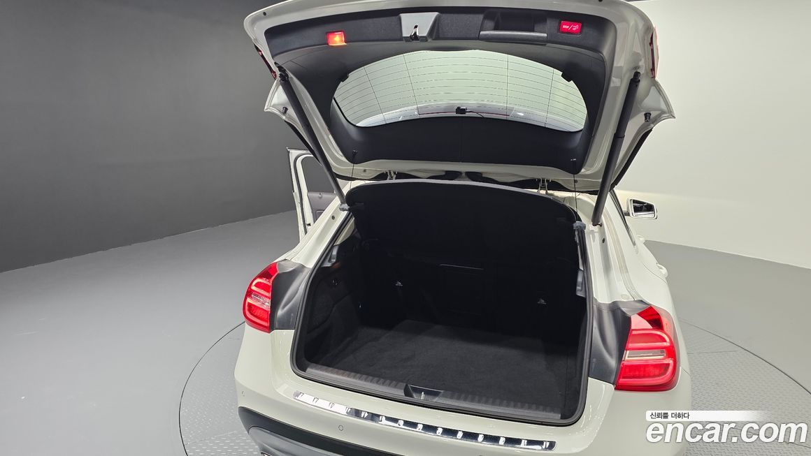 Mercedes-Benz GLA-Class 2016