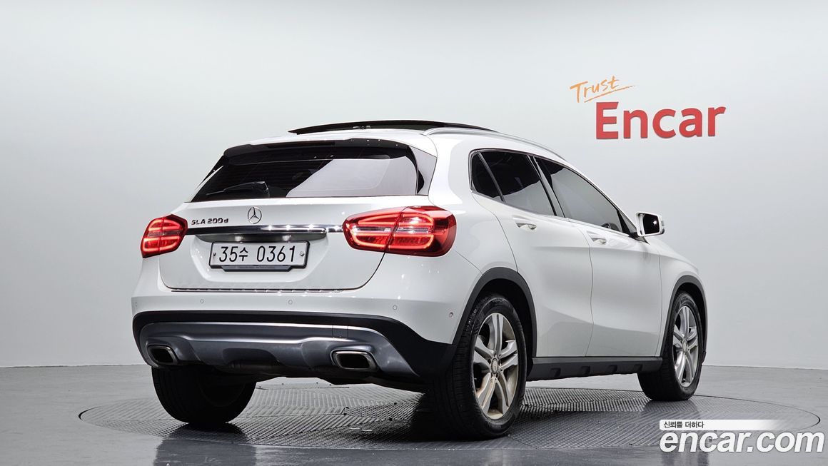 Mercedes-Benz GLA-Class 2016