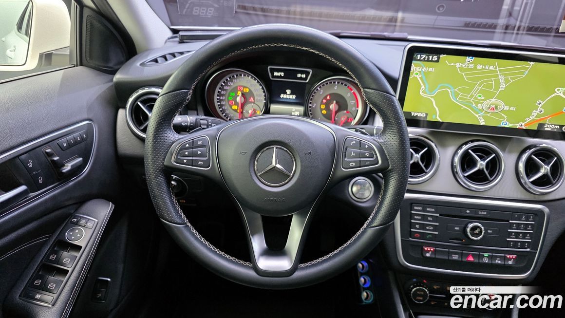Mercedes-Benz GLA-Class 2016