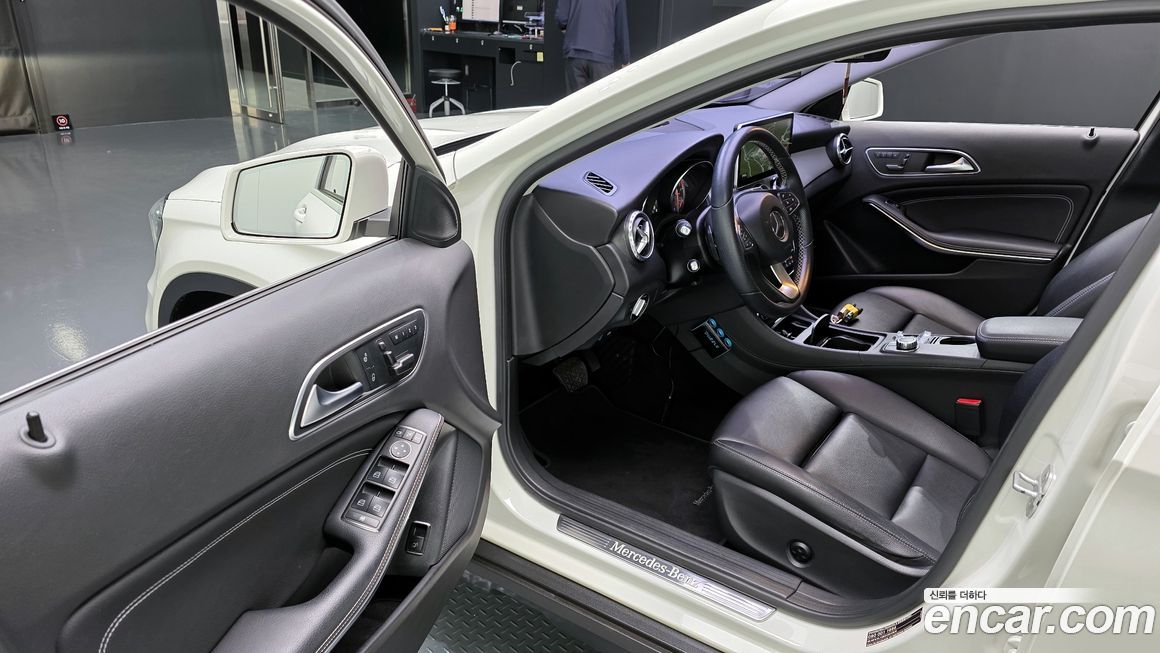 Mercedes-Benz GLA-Class 2016