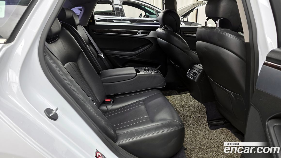 Hyundai Genesis 2016