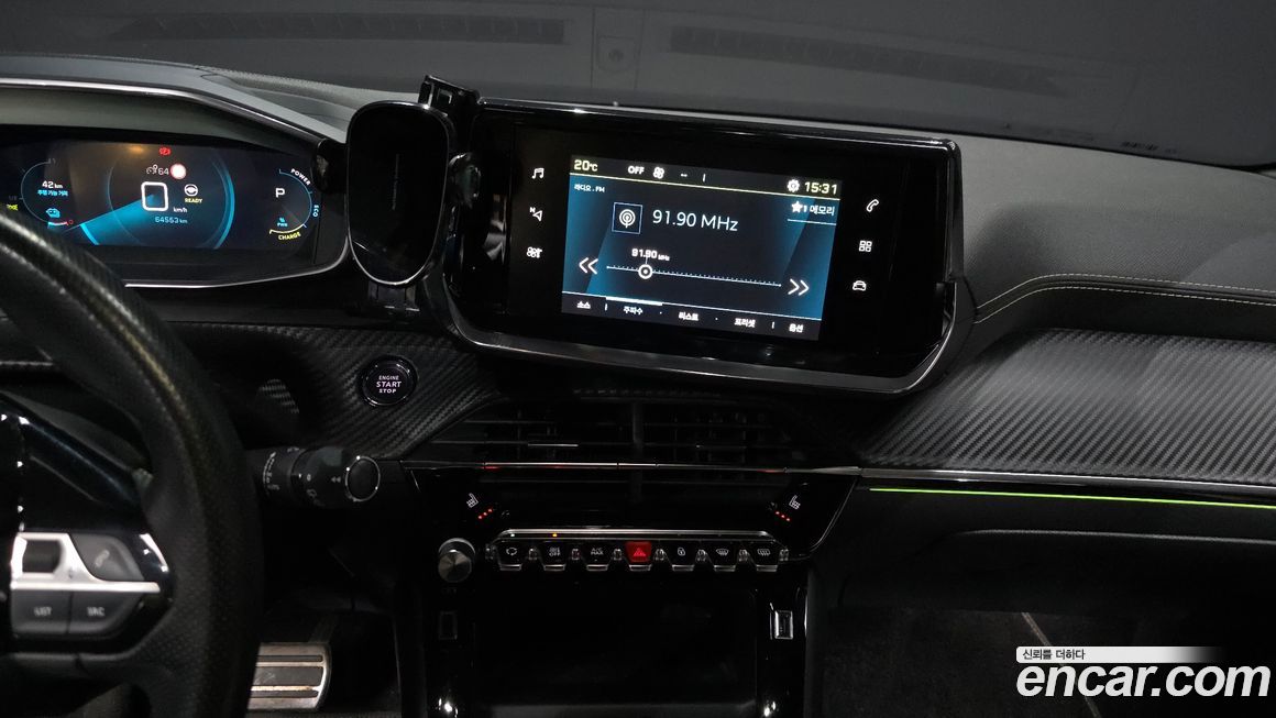 Peugeot 208 2021