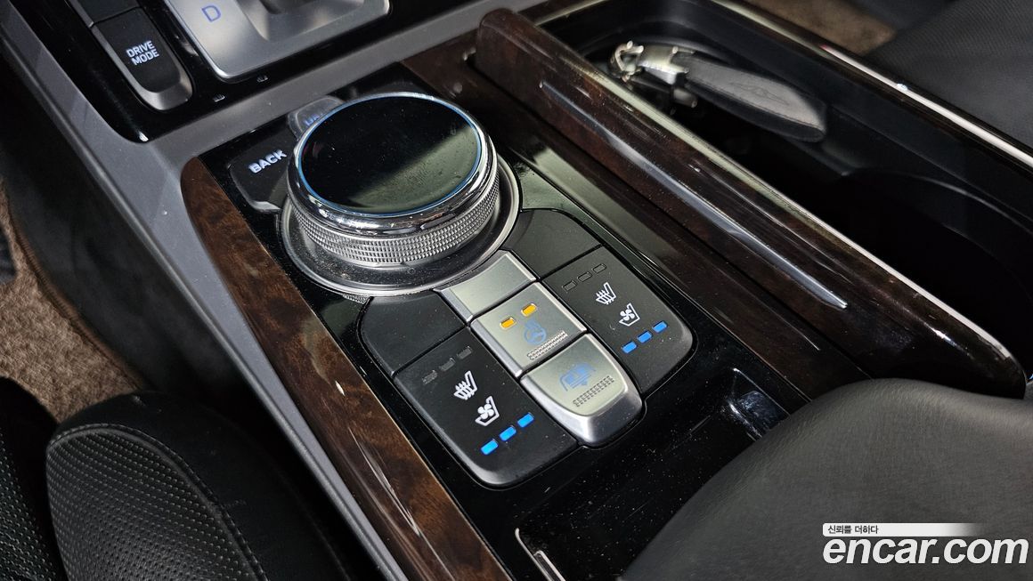 Genesis EQ900 2018