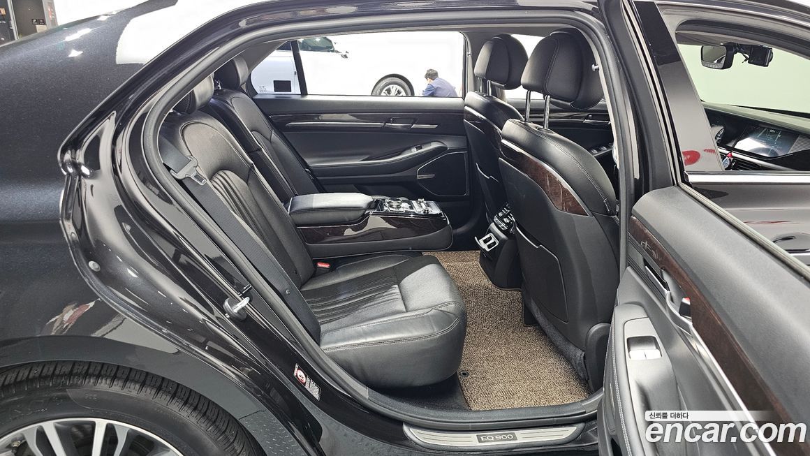 Genesis EQ900 2018