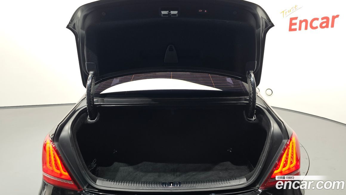 Genesis EQ900 2018