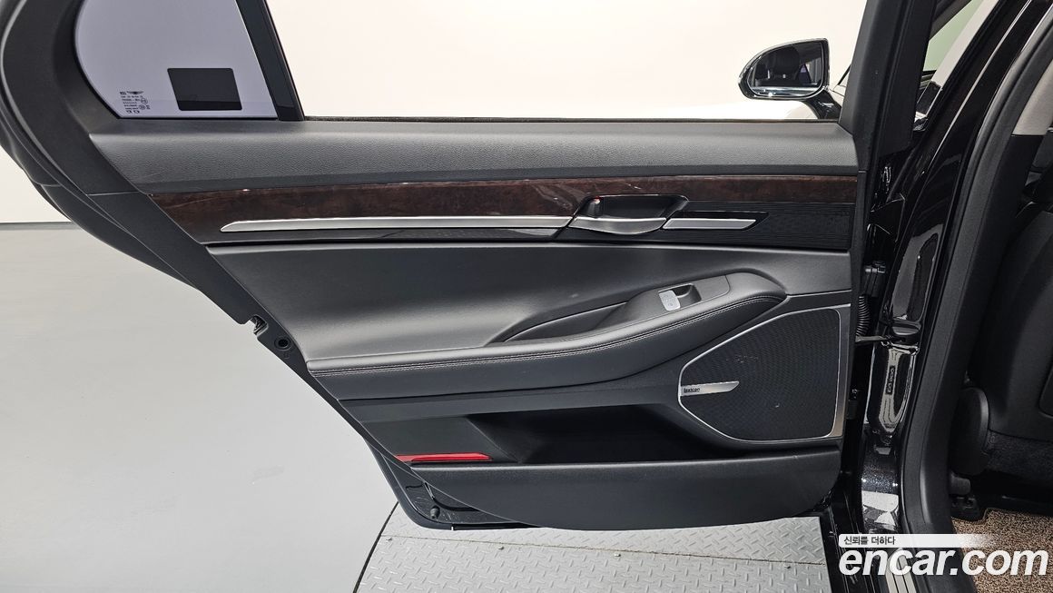 Genesis EQ900 2018