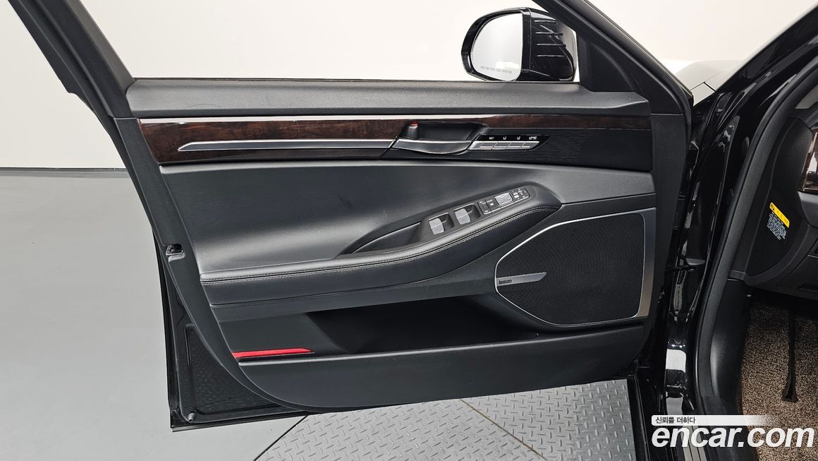 Genesis EQ900 2018