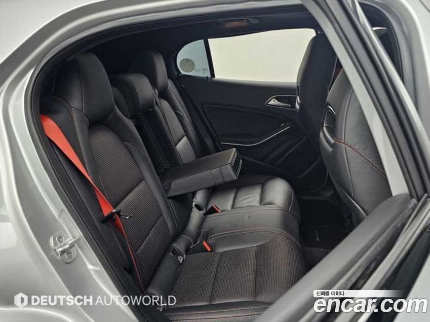 Mercedes-Benz GLA-Class 2015