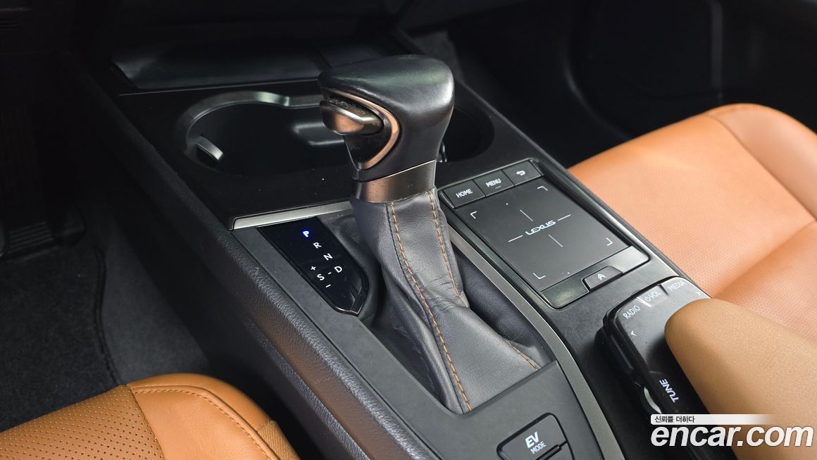 Lexus UX 2019