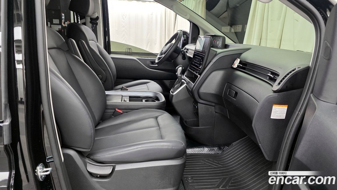 Hyundai Staria 2025