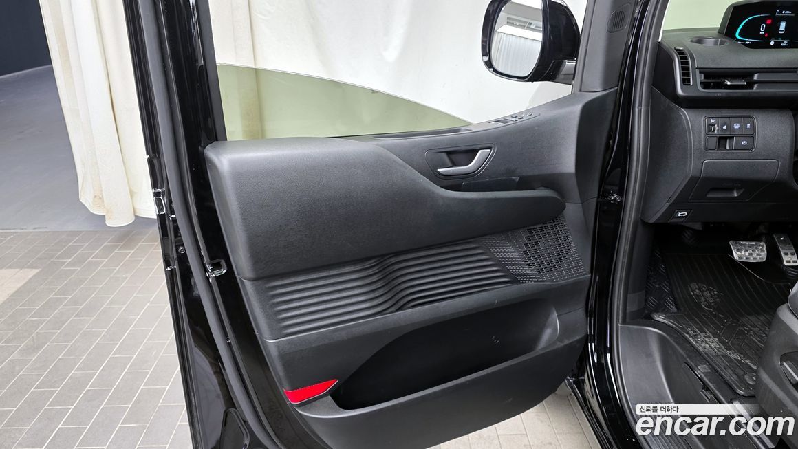 Hyundai Staria 2025