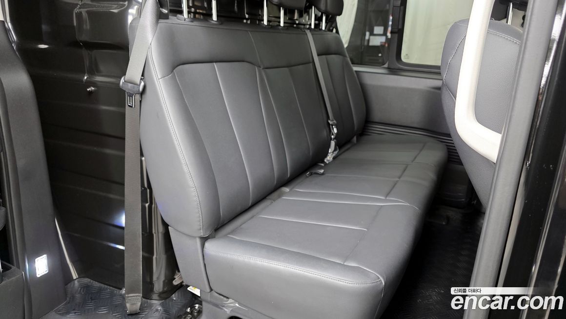 Hyundai Staria 2025