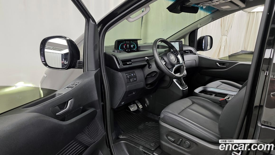 Hyundai Staria 2025