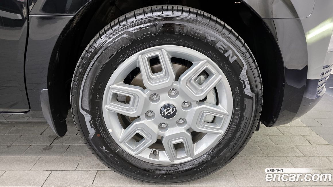 Hyundai Staria 2025