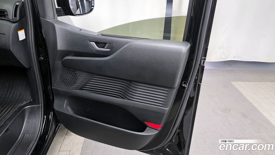 Hyundai Staria 2025