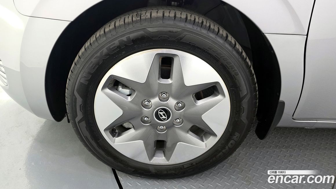 Hyundai Staria 2025
