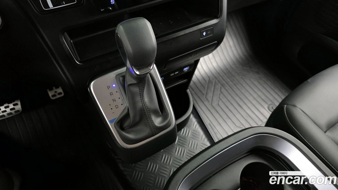 Hyundai Staria 2025