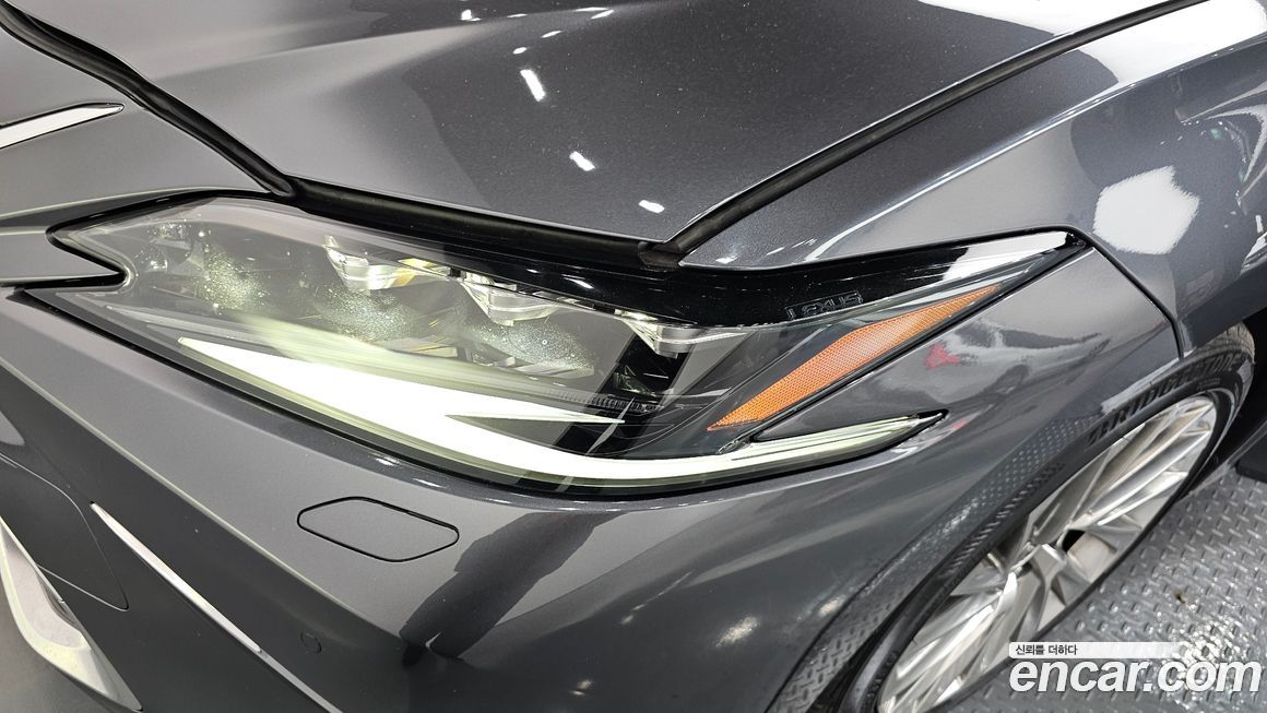 Lexus ES 2022