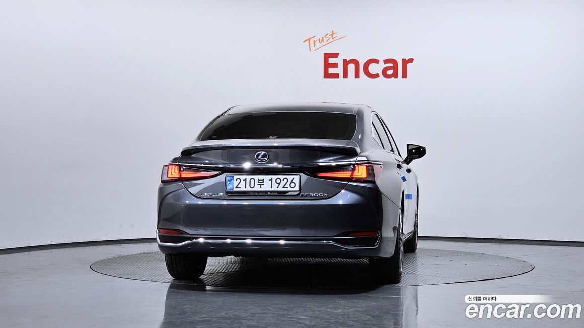 Lexus ES 2022