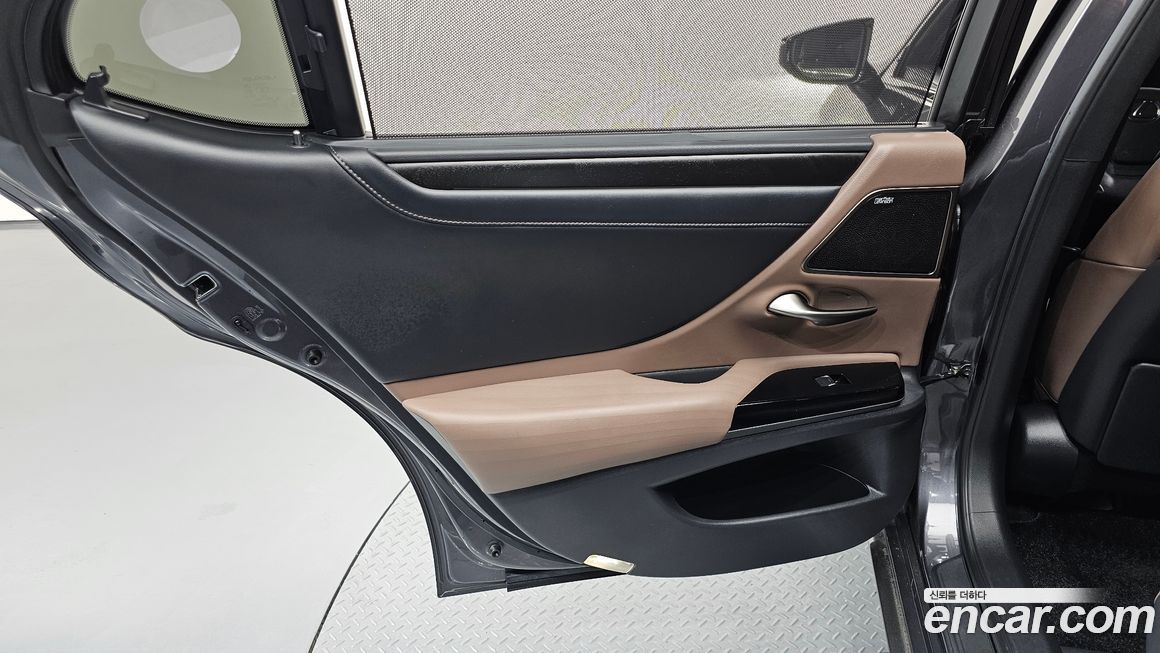 Lexus ES 2022