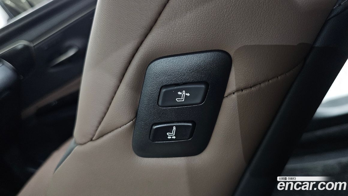 Lexus ES 2022