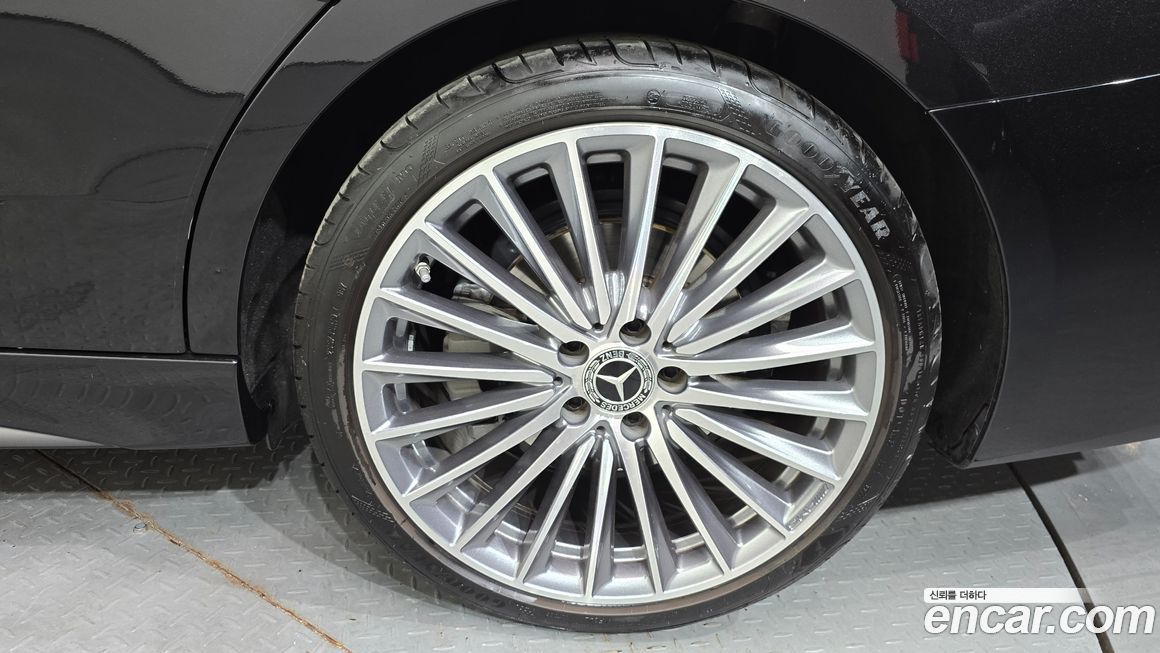 Mercedes-Benz C-Class 2023