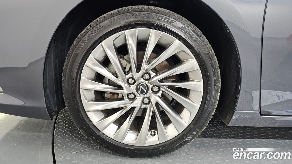 Lexus ES 2022