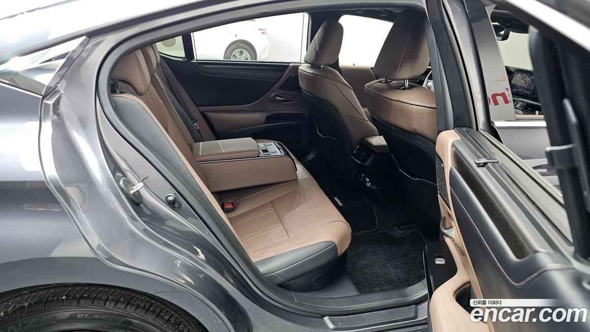 Lexus ES 2022