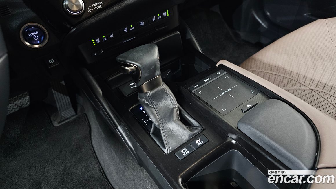 Lexus ES 2022