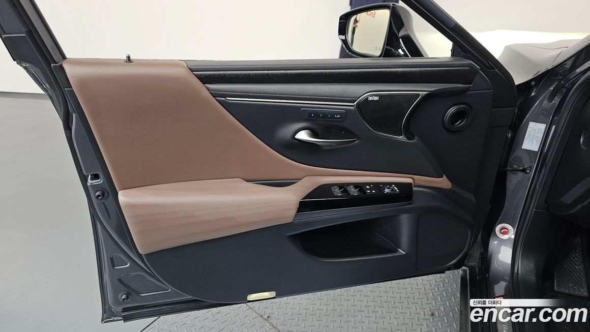 Lexus ES 2022