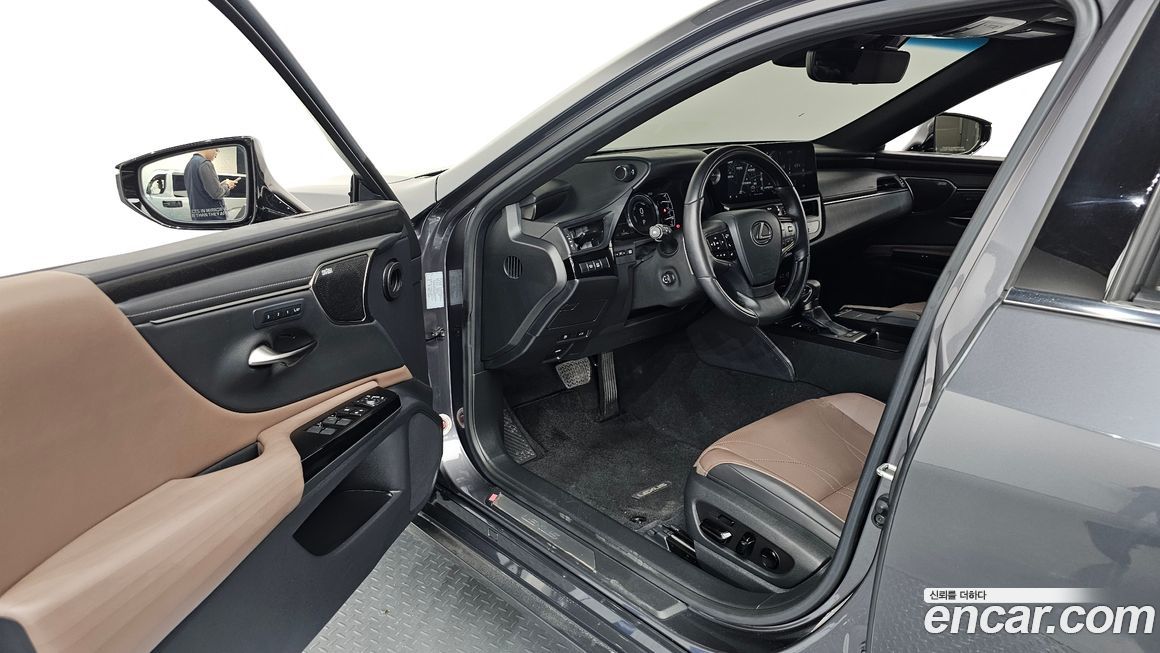 Lexus ES 2022