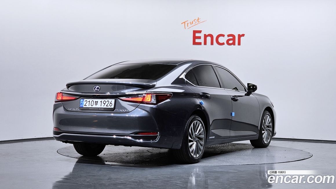 Lexus ES 2022