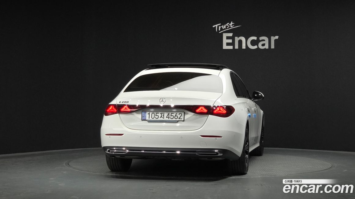 Mercedes-Benz E-Class 2024