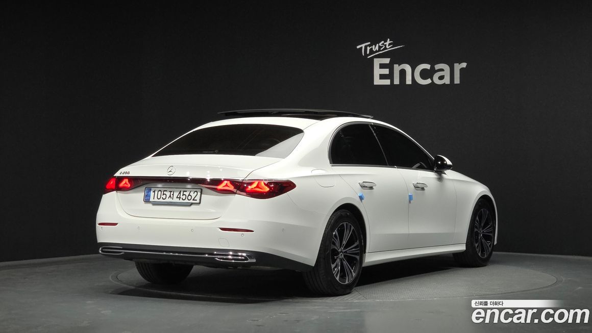 Mercedes-Benz E-Class 2024