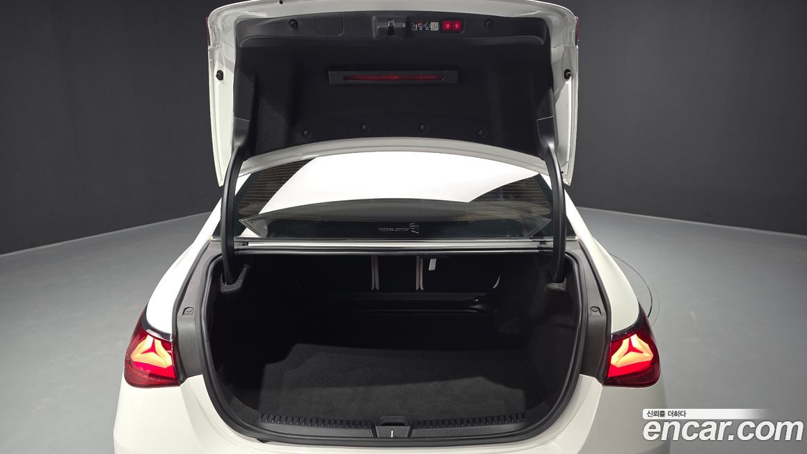 Mercedes-Benz E-Class 2024