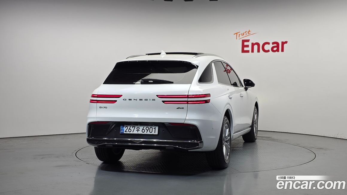 Genesis GV70 2025