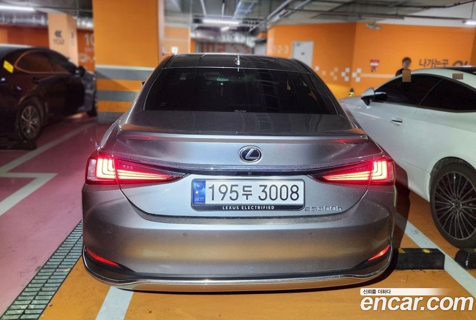 Lexus ES 2023