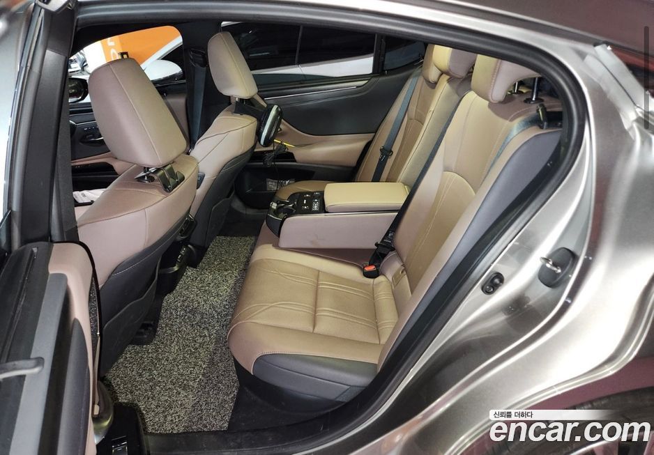 Lexus ES 2023