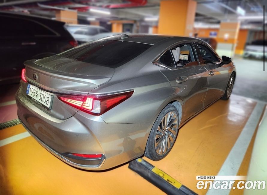 Lexus ES 2023