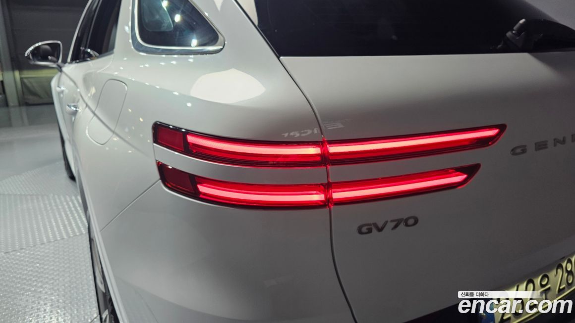 Genesis GV70 2025