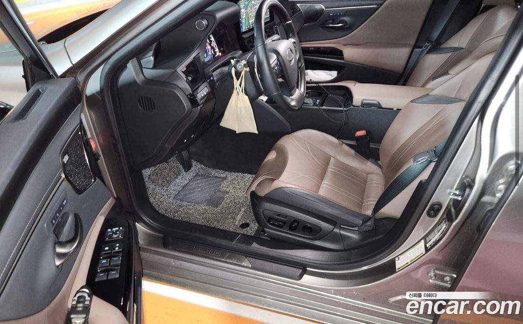 Lexus ES 2023