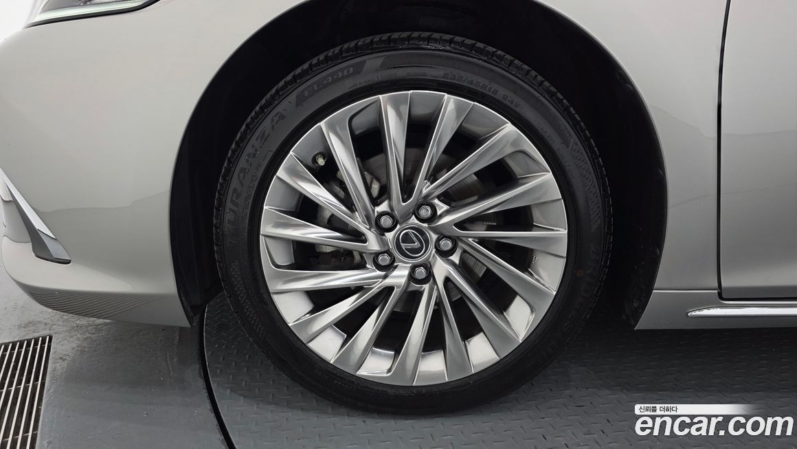 Lexus ES 2026