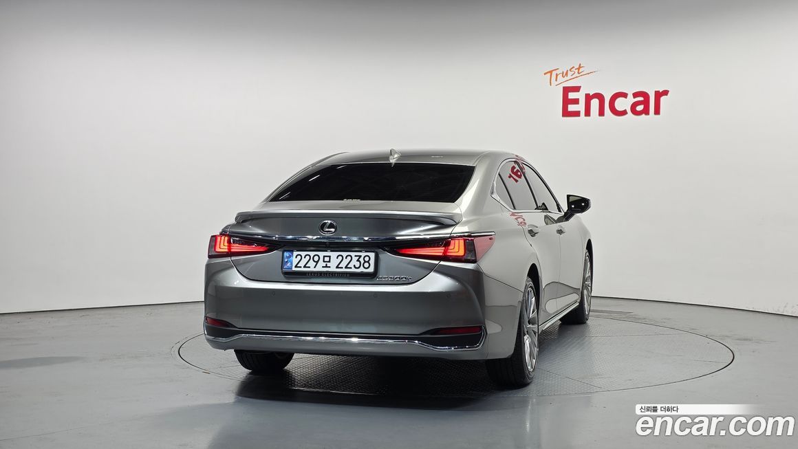 Lexus ES 2026