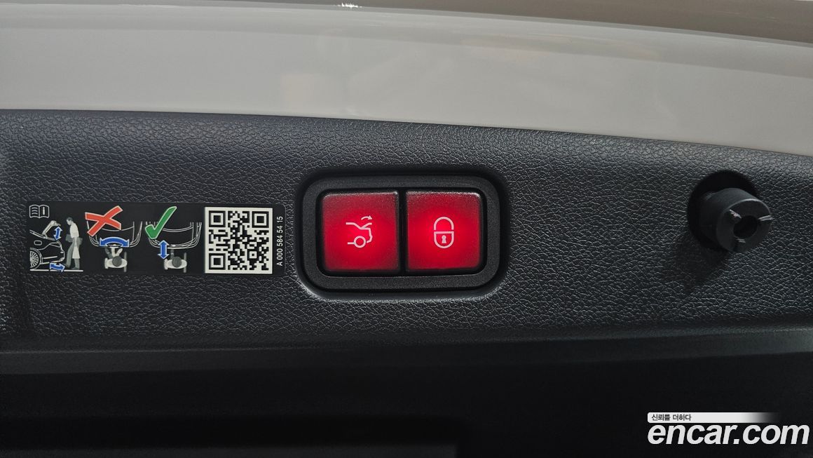 Mercedes-Benz E-Class 2024