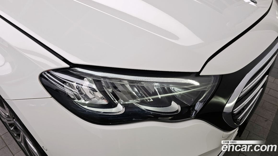 Mercedes-Benz E-Class 2024