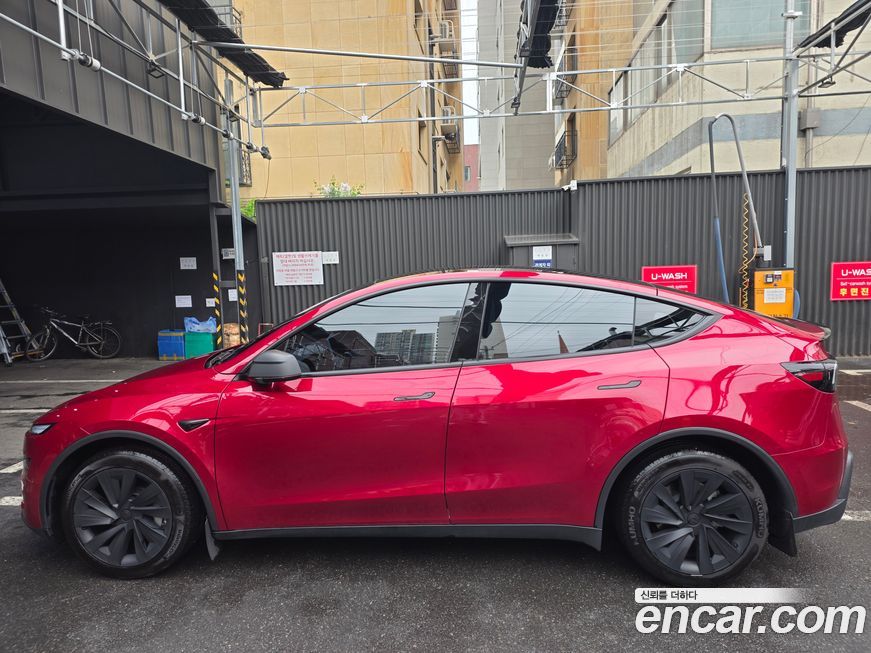 Tesla Model Y 2025