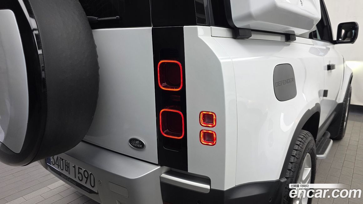 Land Rover Defender 2022